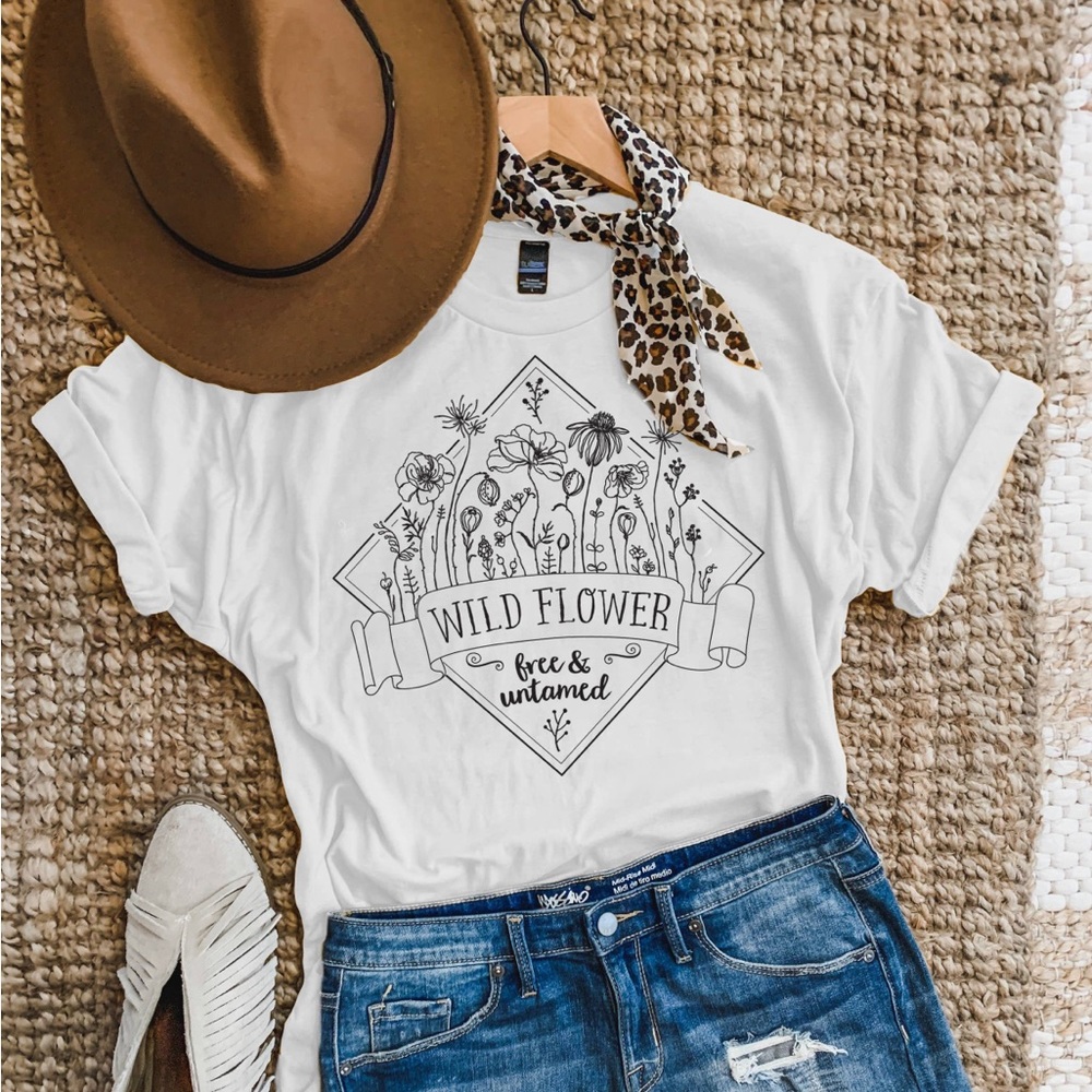 NWT! Wildflower Graphic Tee